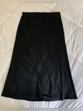 New LONDRE Skirt Size L